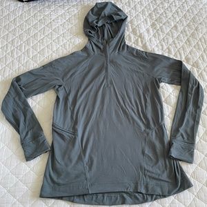 Lululemon Hooded Lightweight Longsleeve Shirt Size 8